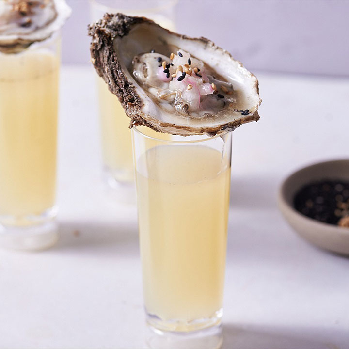 Oyster shooter, lemon